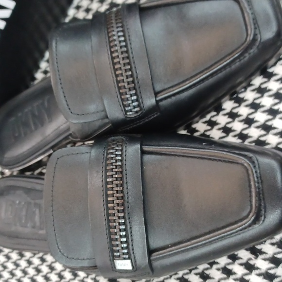 DKNY Elin Flat Mule NIB - Picture 2 of 8